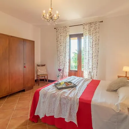 Agriturismo Poderaccio&collina Verde Apartamento *